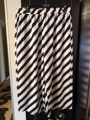 Wide Leg Pants and Matching Blouse Set like new, white and black