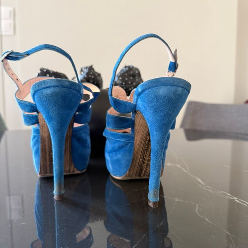 Dress2Impress blue electric leather platform sandals like new