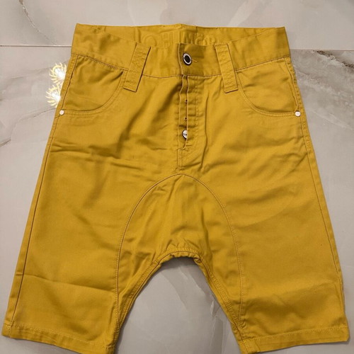 Humor shorts size M yellow like new