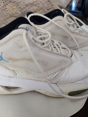 Nike Jordan Flight white basketball sneakers used, size 42