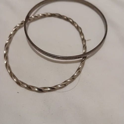 Bracelets pack of two, like new, silver color