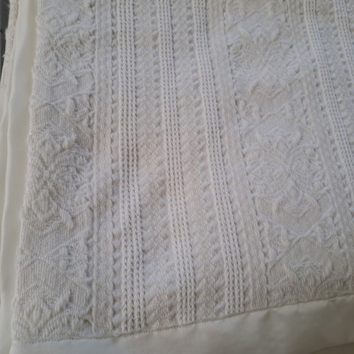Woven blanket like new, ice color, 180×140 cm