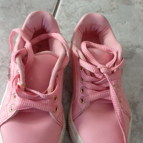 Papillon athletic shoes size 27 pink like new