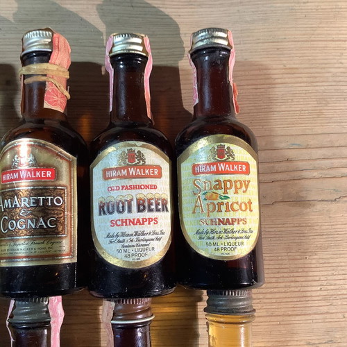 Μινιατούρες ποτών HIRAM WALKER σαν καινούργιες, σετ 10 τεμαχίων