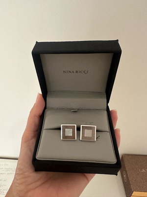 Μανικετόκουμπα Nina Ricci σαν καινούργιο