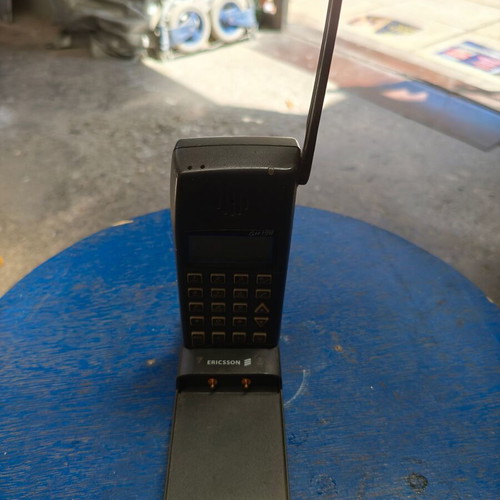 Ericsson GH198 mobile phone used