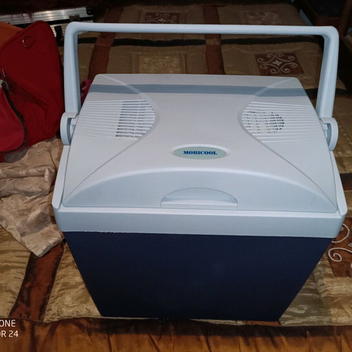 Car fridge 12V like new