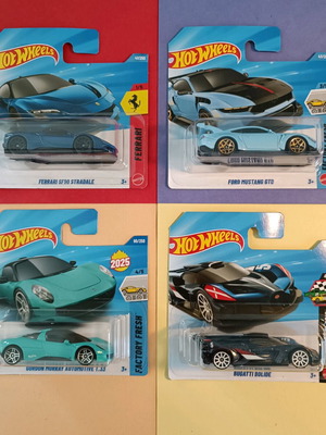 Hotwheels комплект от 4 емблематични суперколи Ferrari Bugatti Mustang Murray T33 нови