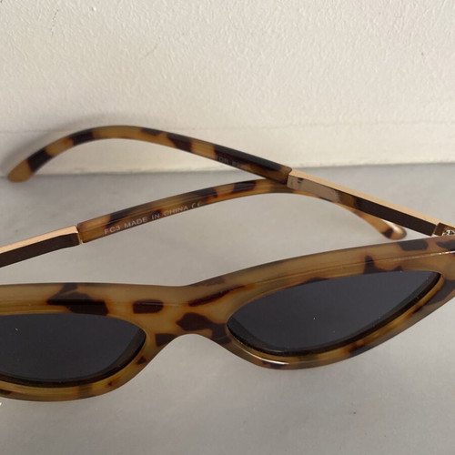Sunglasses with tortoiseshell frame like new
