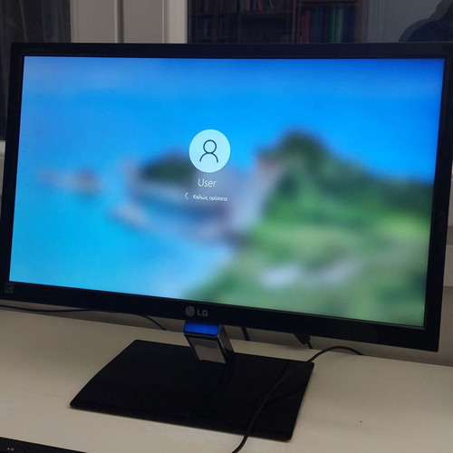 LG Monitor E2260S-PN 21.5'' computer screen used