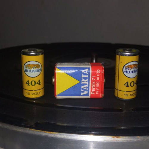 Vintage batteries used, two Hellesens 404 15 Volt and one VARTA Pertrix 71