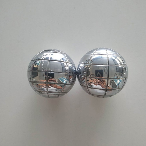 Baoding balls used, metal for health and relaxation