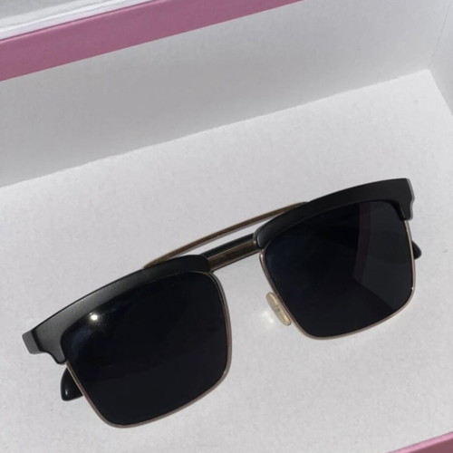 Black sunglasses like new with black frame