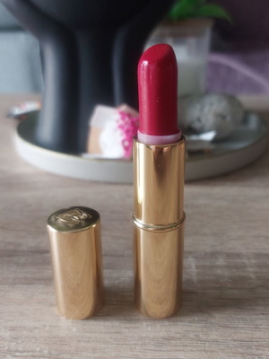 Estee Lauder Pure Color 74 Cherry Passion Creme lipstick used