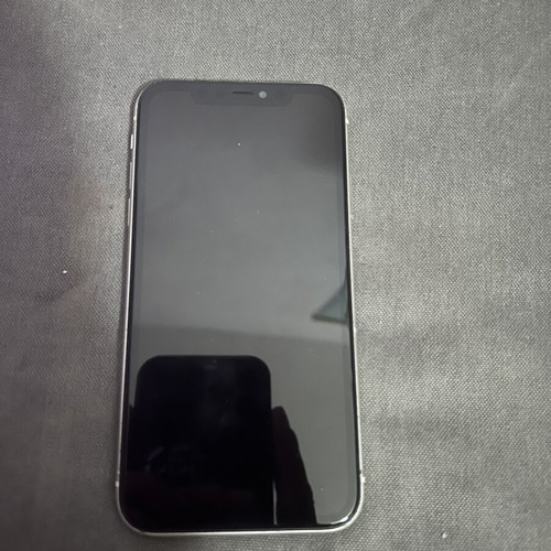 Apple iPhone 11 64GB white smartphone
