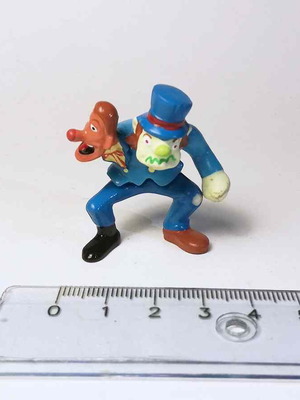 Kinder Monster Hotel 1 figure used with scratches and paint wear