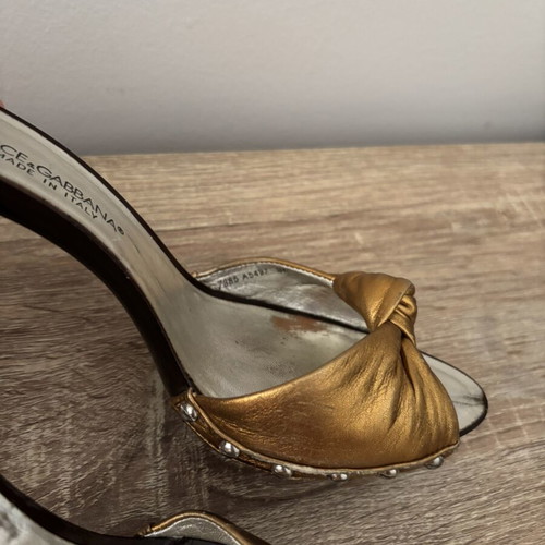 Dolce & Gabbana leather flat sandals like new, gold, size 36