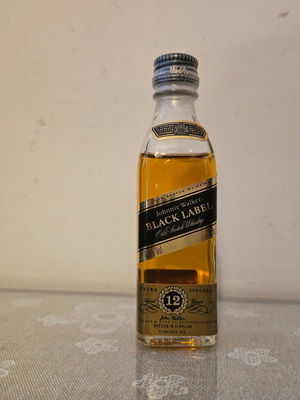 Johnnie Walker 12yo Black Label whisky miniature new