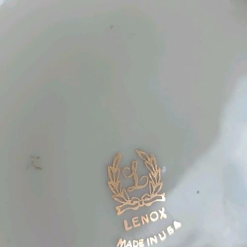 Lenox vase like new, porcelain American