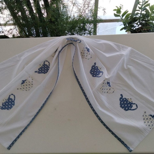 Vintage table runner with blue teapot pattern, brand new 42x120 cm