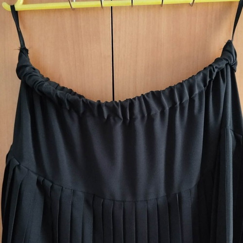 Black pleated midi skirt like new with elastic waist