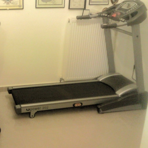 Upower 202 Treadmill like new, 2Hp motor, 1-18 km/h speed, 130 kg max load