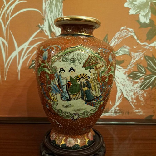 Satsuma porcelain vase used with handmade embossed painting