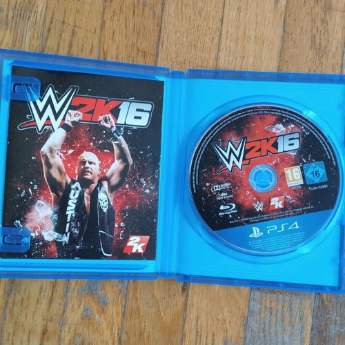 PS4 WWE 2K16 used, complete