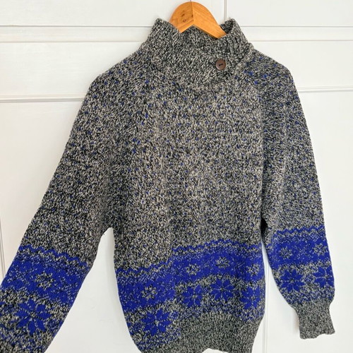 Wool knitted pullover like new, gray with blue