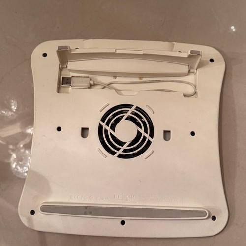 Belkin laptop cooling stand like new with USB cable