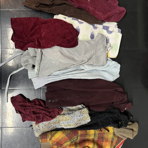 Clothing bundle, assorted women's wear
