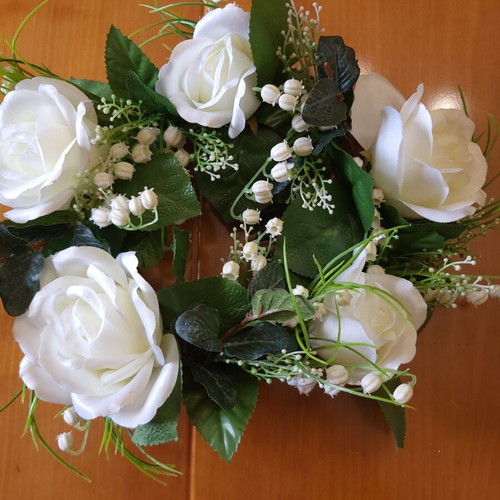 Plastic wreath new with white flowers