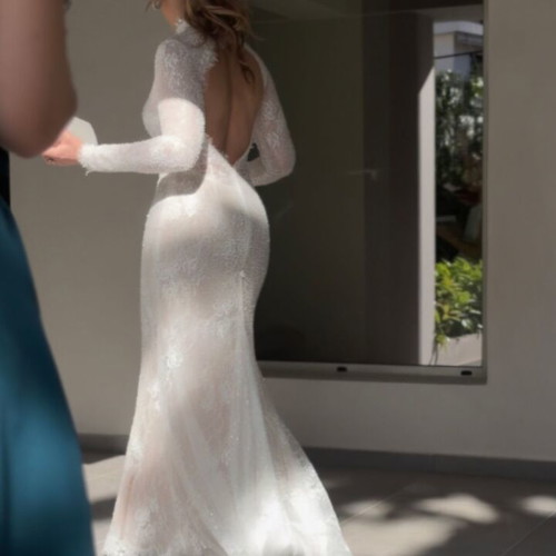 AKVINA Wedding Dress B Boutique mermaid silhouette like new, white