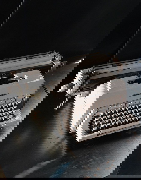 Olivetti Linea 98 γραφομηχανή made in Italy