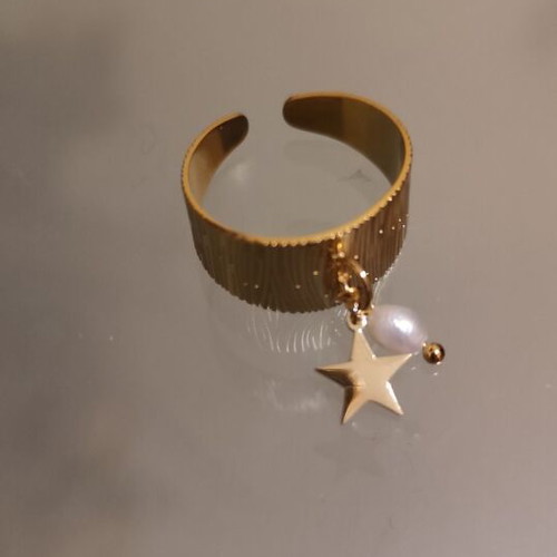 Gold-colored stainless steel ring new with star and pearl detail