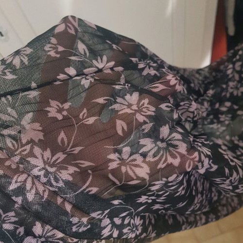 Sinsay skirt like new, size M, black with pink