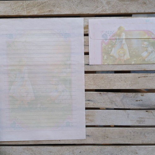 Letter writing set used with envelope