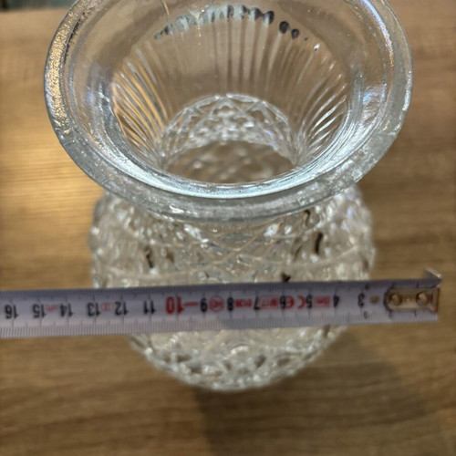 Glass vase with beautiful design like new