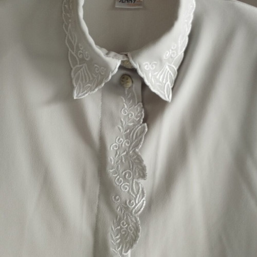 Vintage Jenny women's shirt size 2 with embroidery and shoulder pads like new, gray/off-white