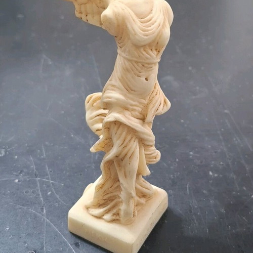 Vintage Nike of Samothrace statue made of resin like new
