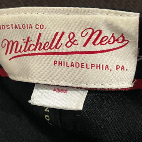 Milwaukee Bucks Mitchell & Ness hat very good condition, black, one size