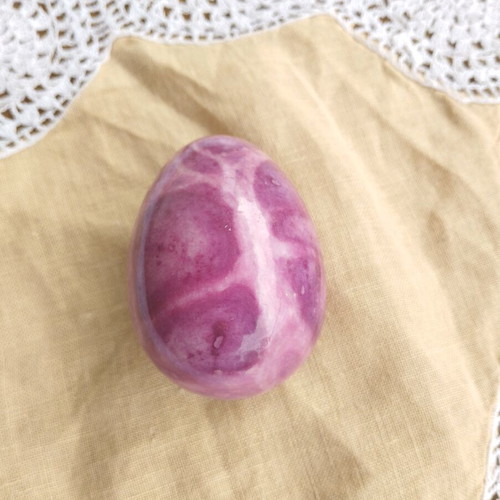 Handmade egg from genuine purple alabaster, new, Made in Italy