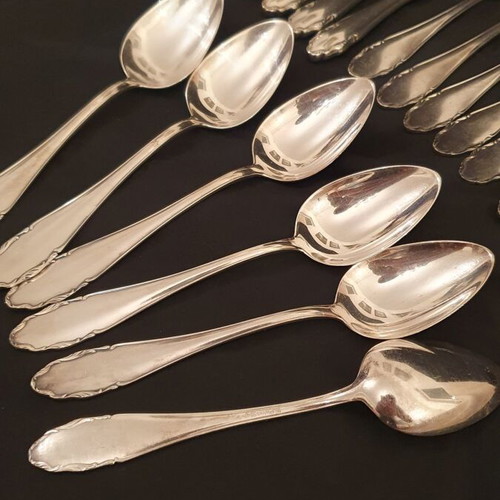 Cutlery set like new, 35 pieces