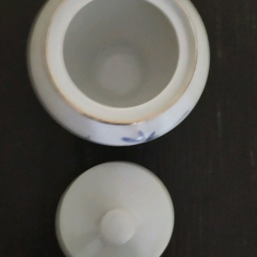 Porcelain sugar bowl like new with floral design