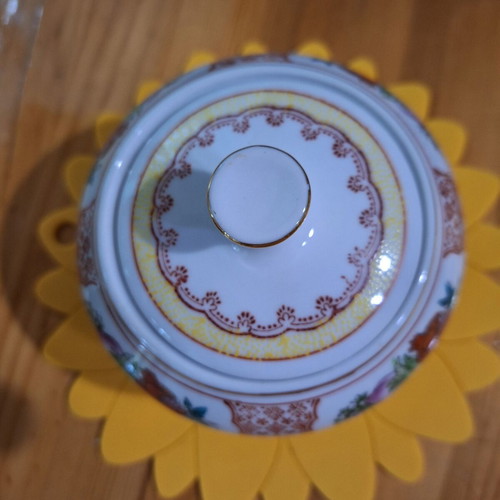 Porcelain sugar bowl like new with painted fruits