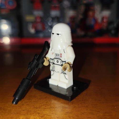 Snowtrooper figure like new with base and large blaster