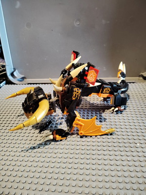 Lego Ninjago Cole Earth Dragon used, original set missing one orange wing