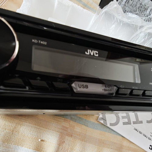 JVC KD-T402 Radio CD new in packaging with USB and AUX