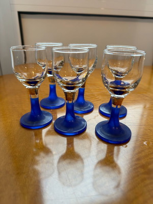 Set of 6 used liqueur glasses with blue base, glass