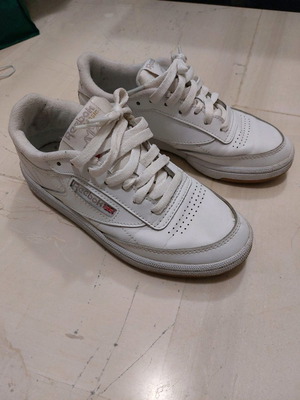 Reebok women's athletic shoes used, size 35.5, white